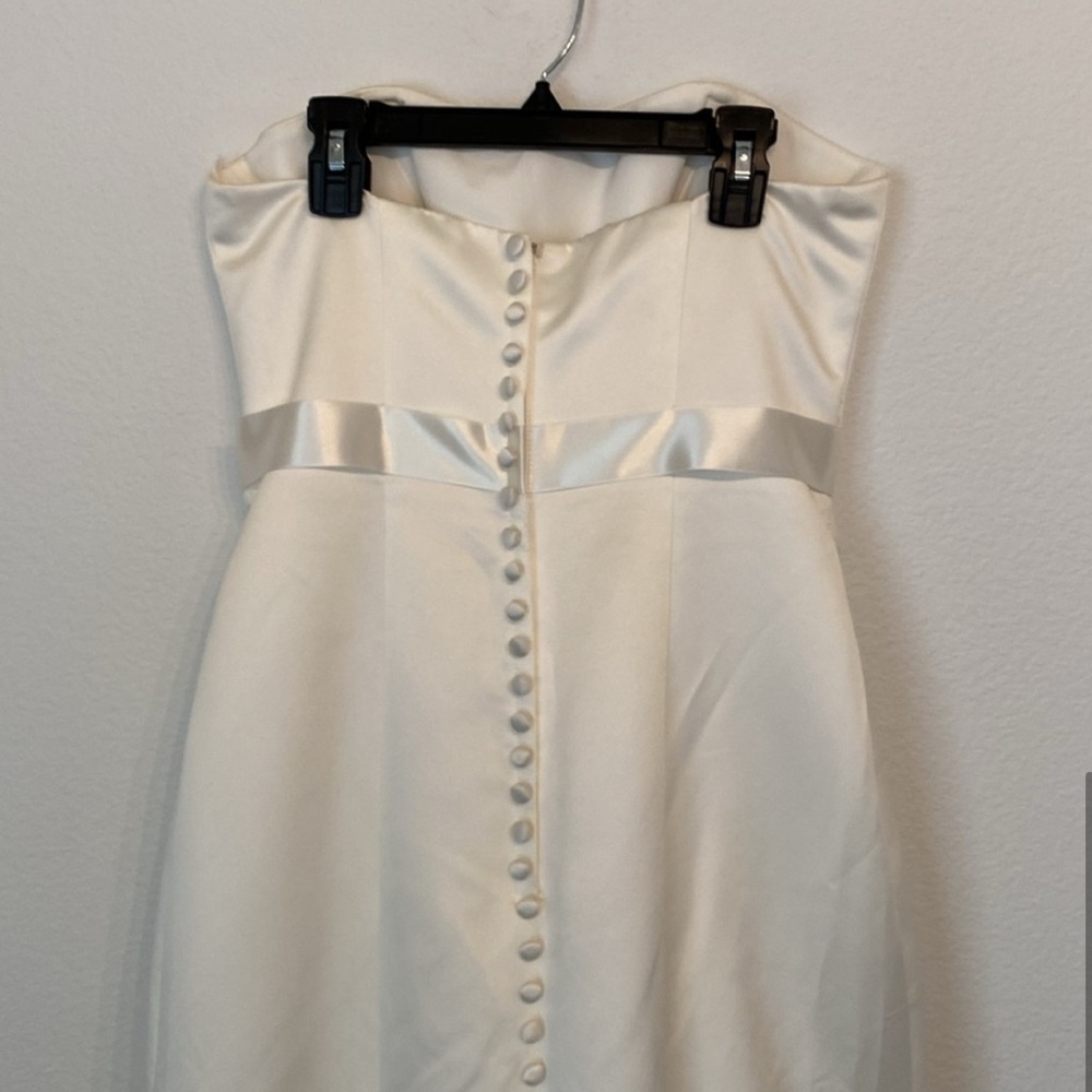 DAVID’S BRIDAL Strapless Trumpet Wedding dress SIZE 8 satin ribbon beaded sash